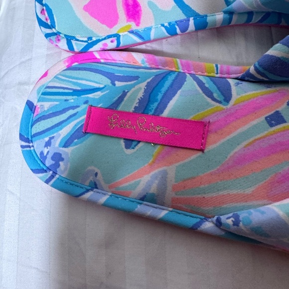 Lilly Pulitzer Women's Sea Glass Aqua
Rainforest Retreat Pool Slipper S/M - Picture 6 of 6
